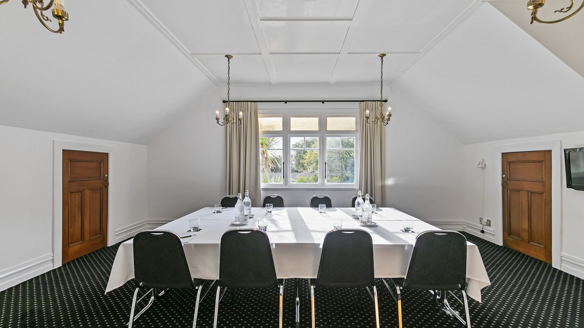 An Elegant Meeting Room For Hire At The Parnell Hotel & Conference Centre