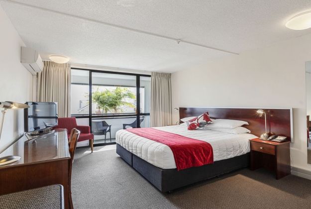 King Balcony Room | The Parnell Hotel & Conference Centre | Auckland