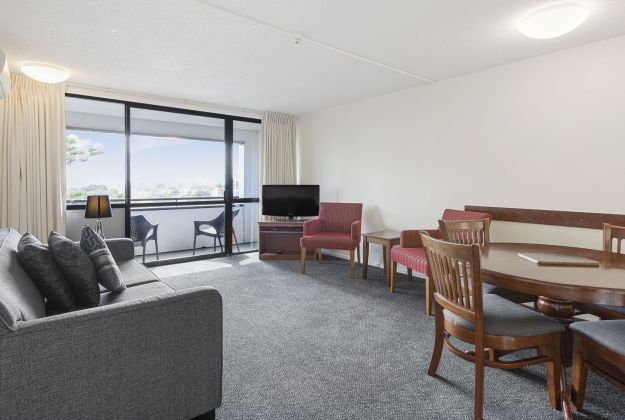 Two Bedroom Queen Room With Balcony | The Parnell Hotel | Auckland