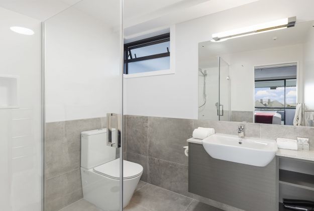 King Balcony Room | The Parnell Hotel & Conference Centre | Auckland