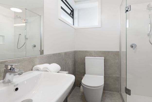 The Bathroom In A Standard King Room At the Parnell Hotel | Auckland Accommodation